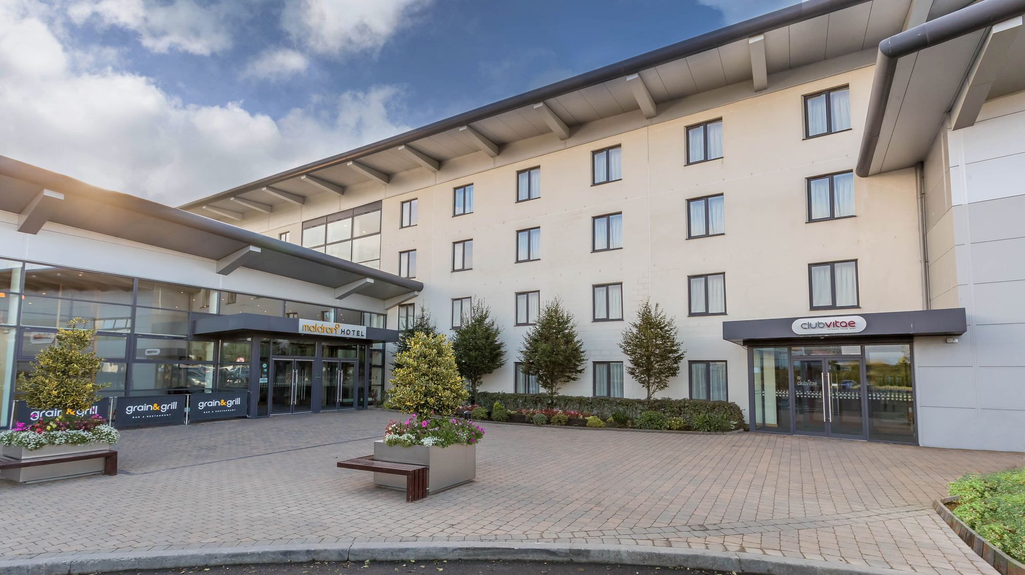 Maldron Hotel Portlaoise Екстериор снимка